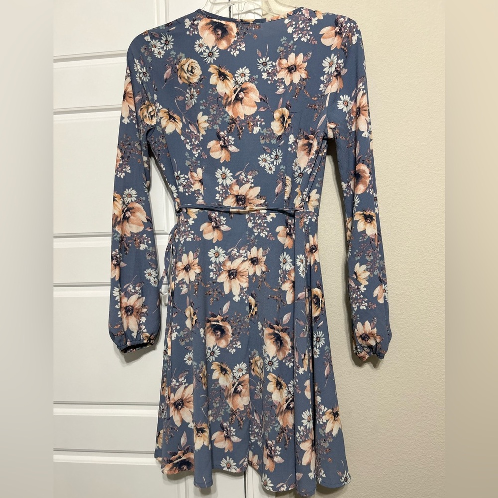 Floral wrap dress - Picture 2 of 6